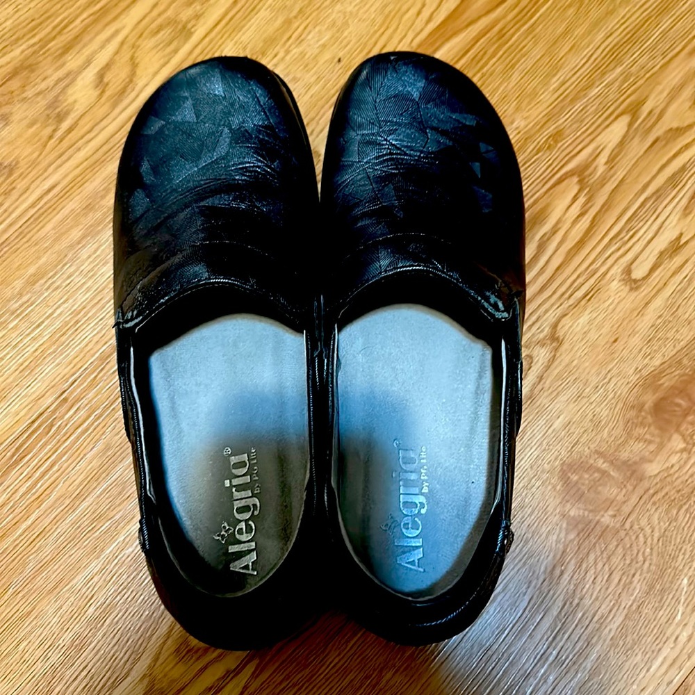 Algeria gunmetal size 40, in like new condition